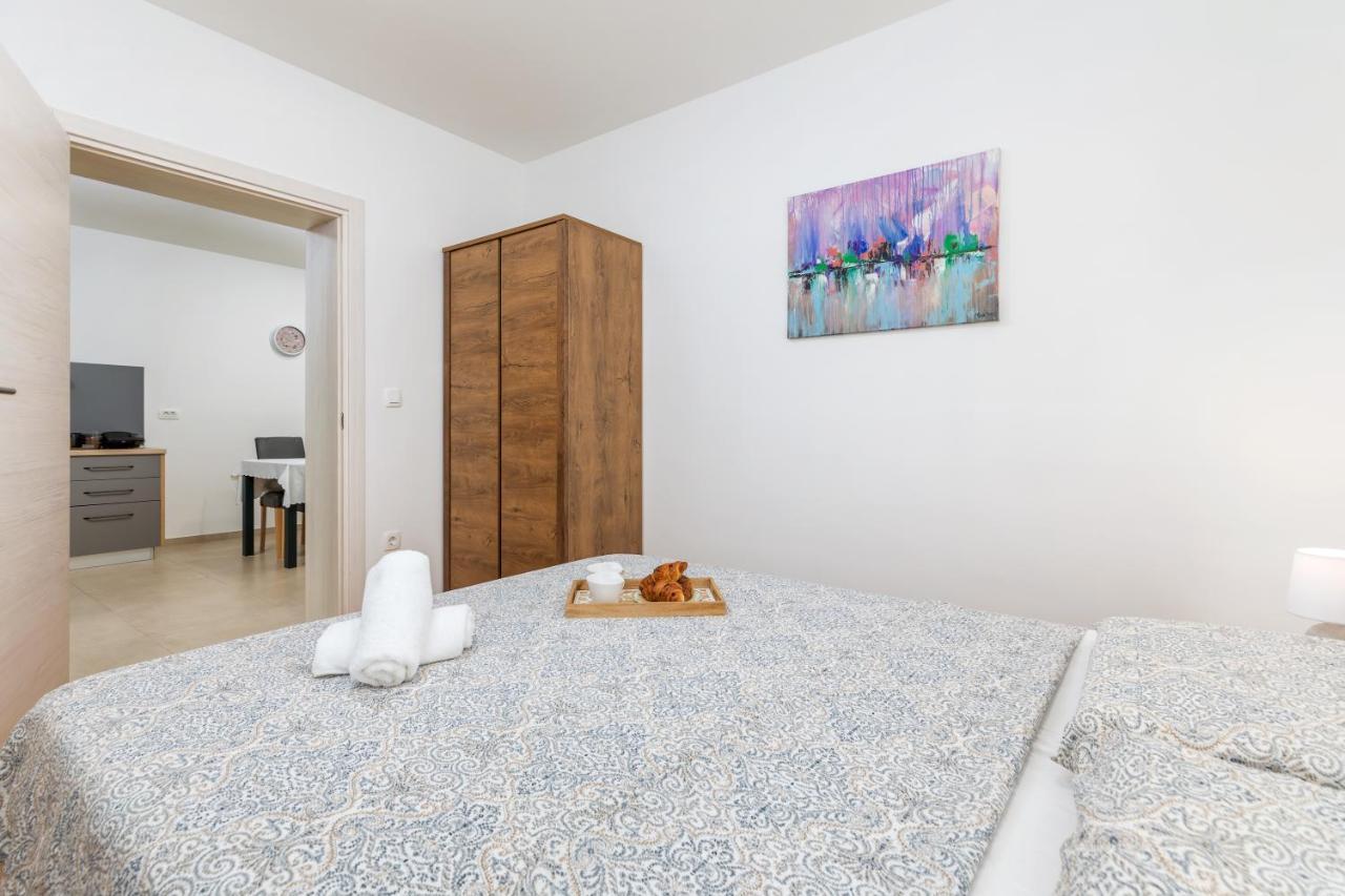 Apartment Lorilu Pula Luaran gambar