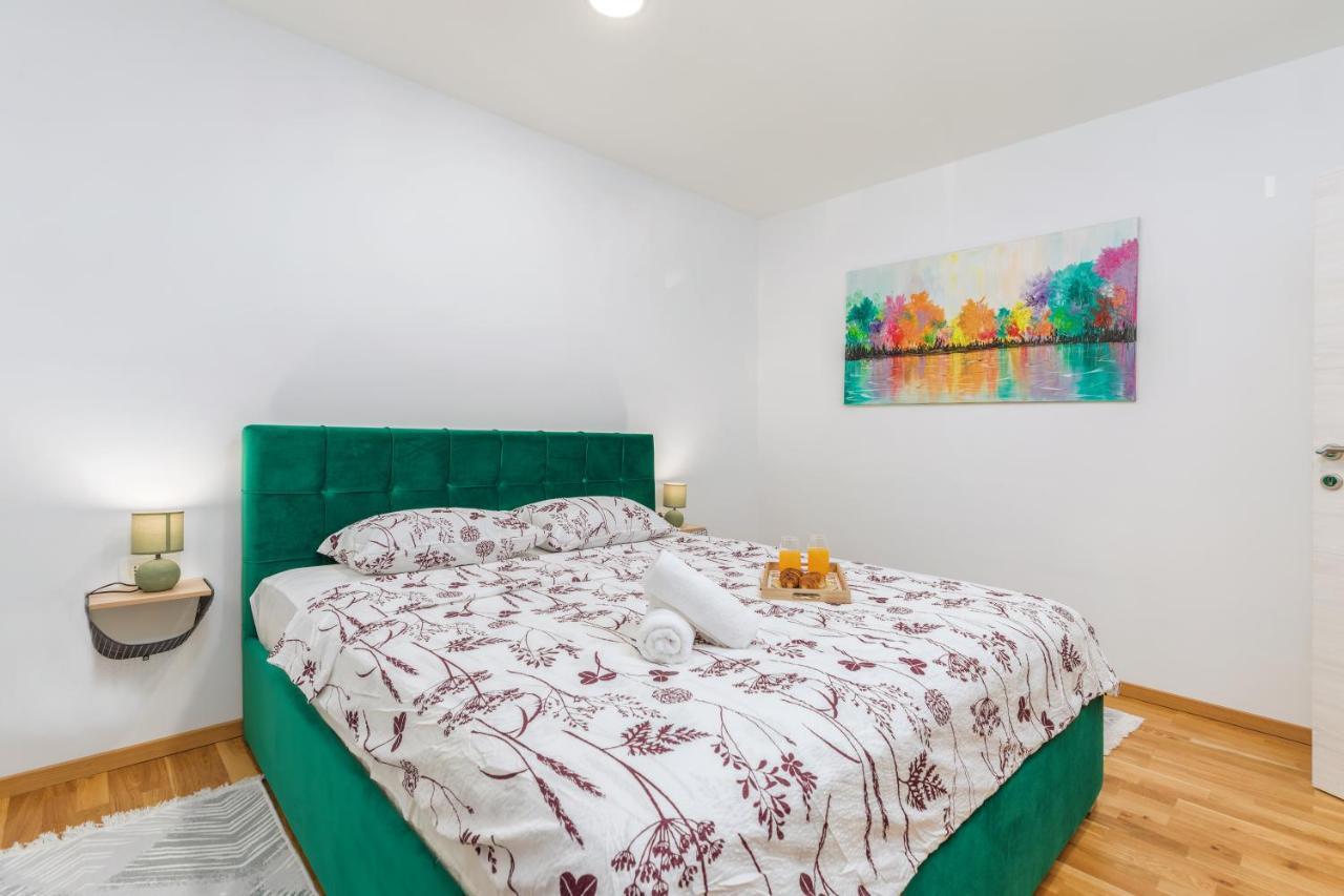 Apartment Lorilu Pula Luaran gambar