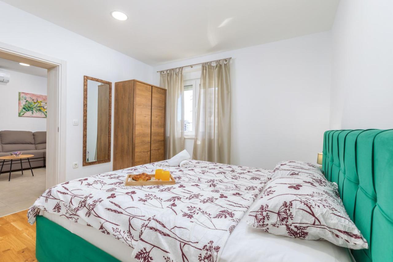 Apartment Lorilu Pula Luaran gambar