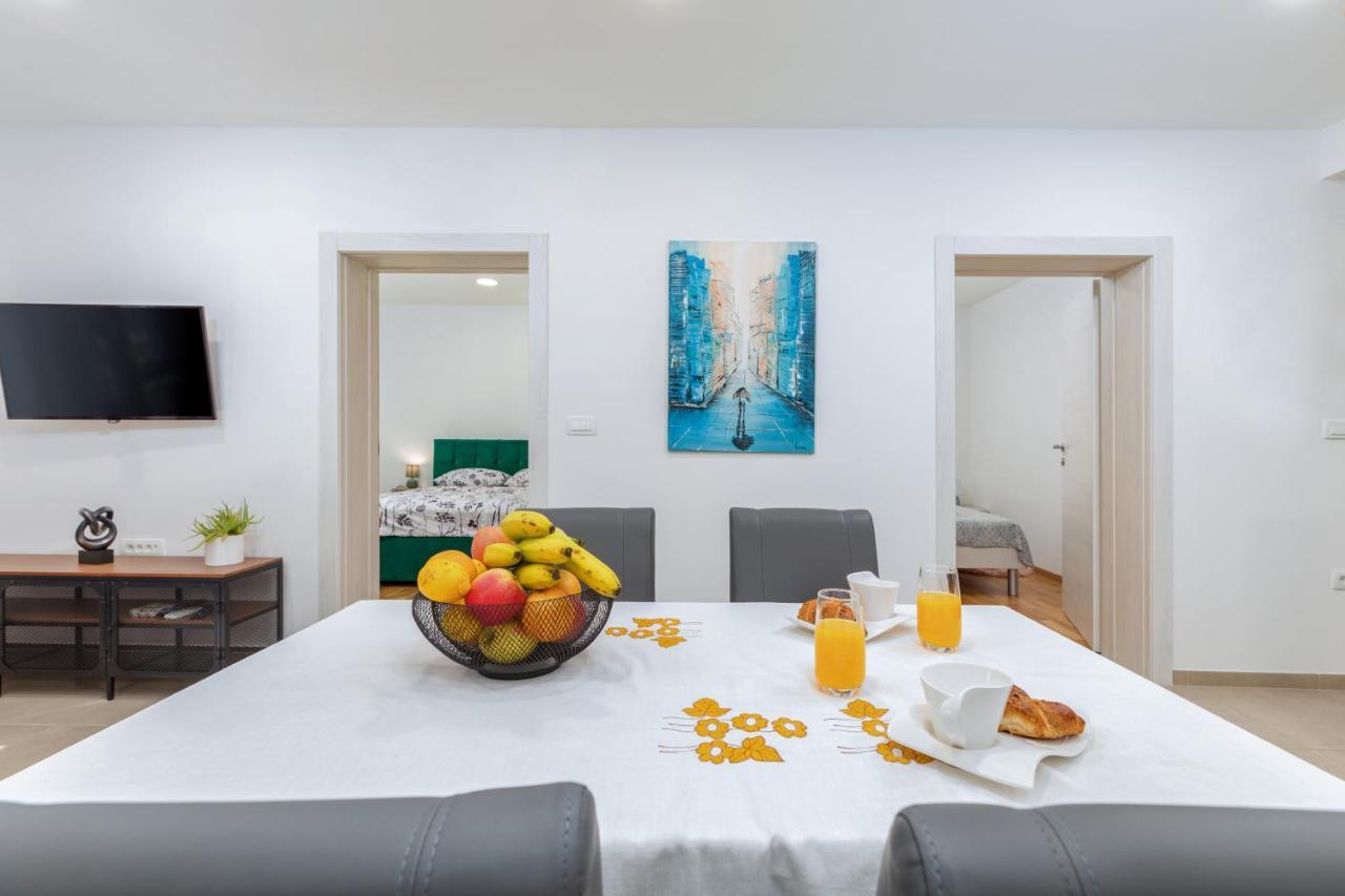 Apartment Lorilu Pula Luaran gambar