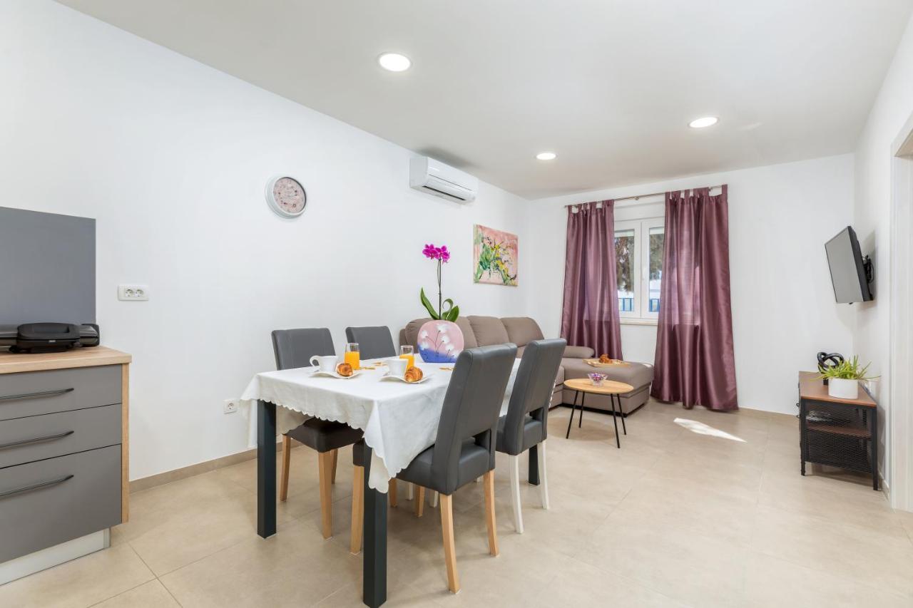 Apartment Lorilu Pula Luaran gambar