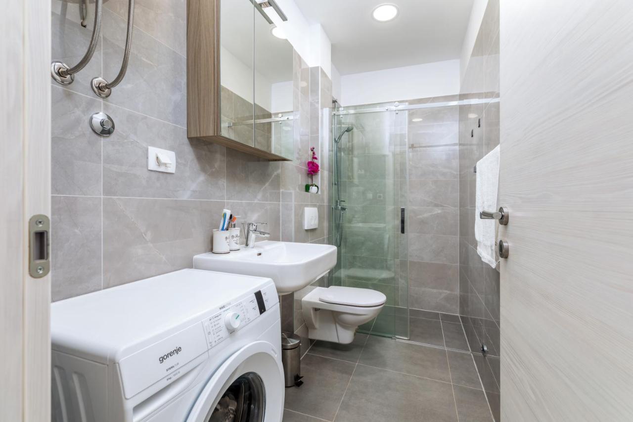 Apartment Lorilu Pula Luaran gambar