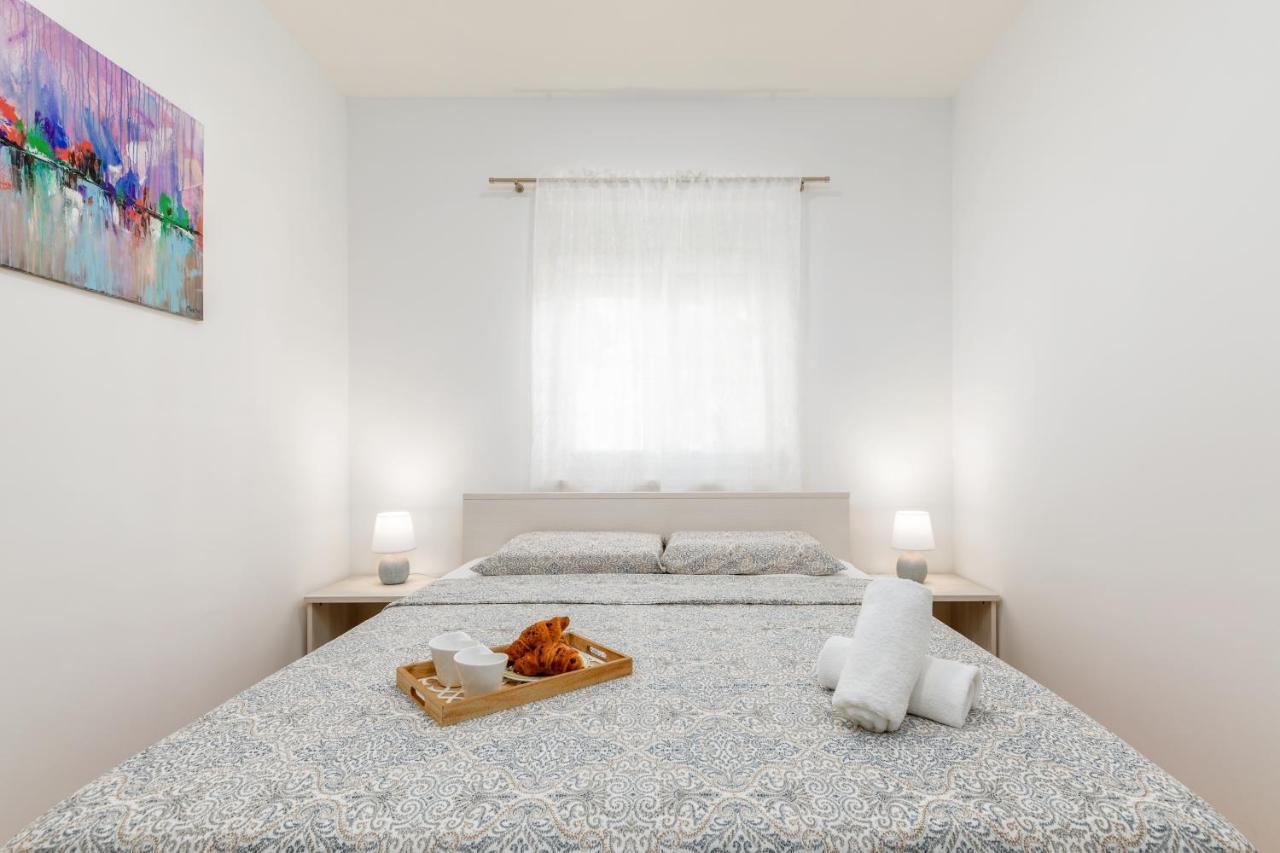 Apartment Lorilu Pula Luaran gambar